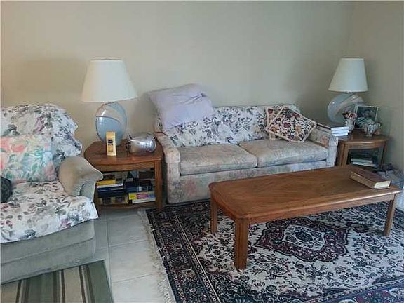 4th image of 315 SE 11th Ter APT 302