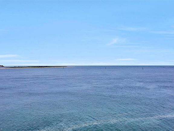 4th image of 632 La Peninsula Blvd #632