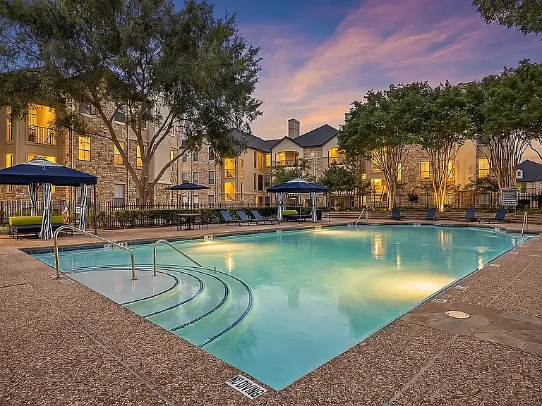 Poolside Lounge
