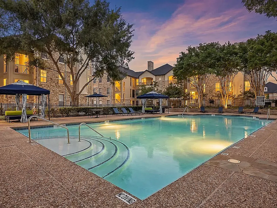 Poolside Lounge