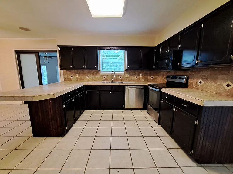 7819 Hearthstone Cir — Photo 6