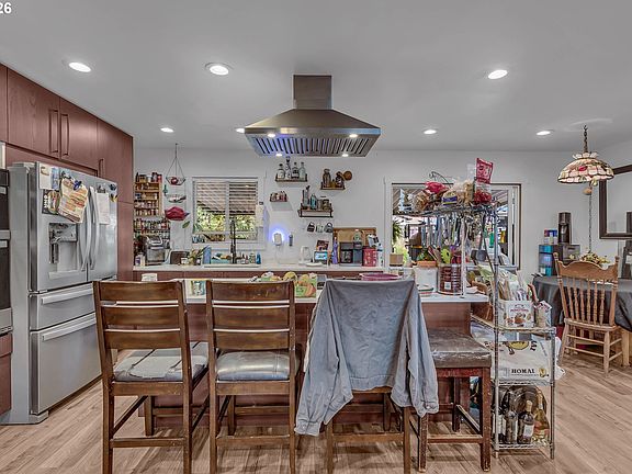 5th image of 3001 NE Azalea St