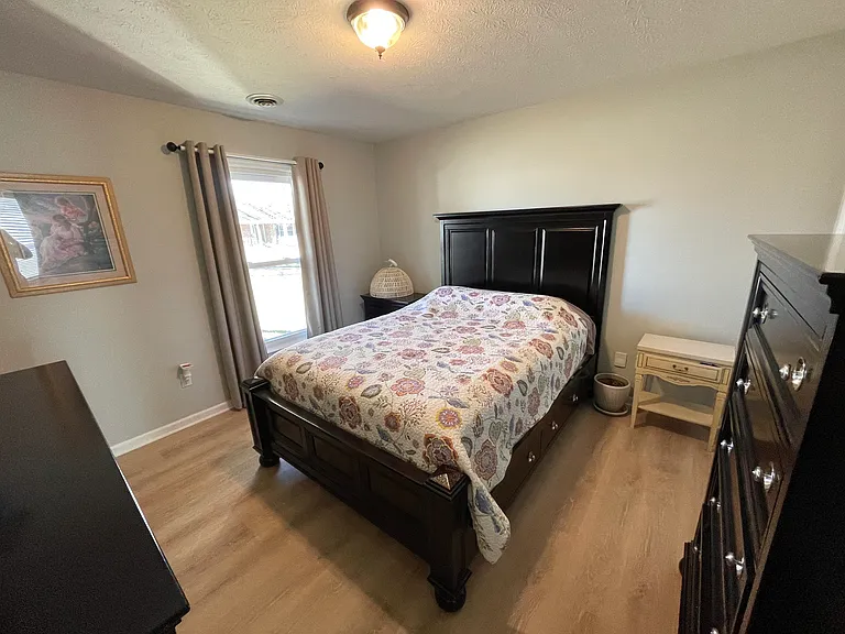 209 Hutchins Dr — Photo 18