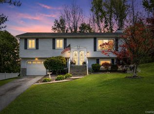 105 Shaker Court N, New Windsor, NY 12553