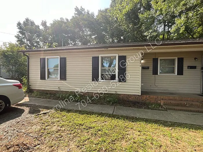 1380 Fairley Ave #B — Photo 1