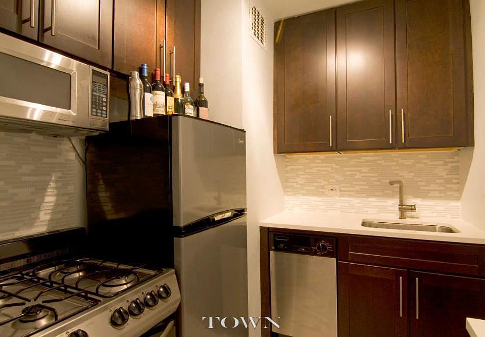 2nd image of 301 E 63rd St APT 17D