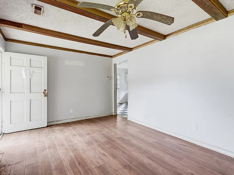615 Macon St — Photo 10