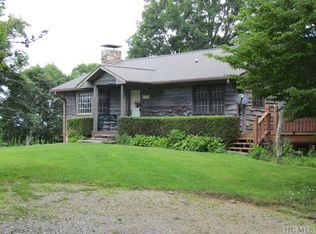 955 Buggy Barn Rd, Cullowhee, NC 28723