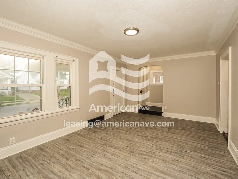1403326_003_living_room_3.jpg