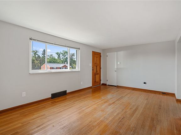 4th image of 172 Elmwood Dr