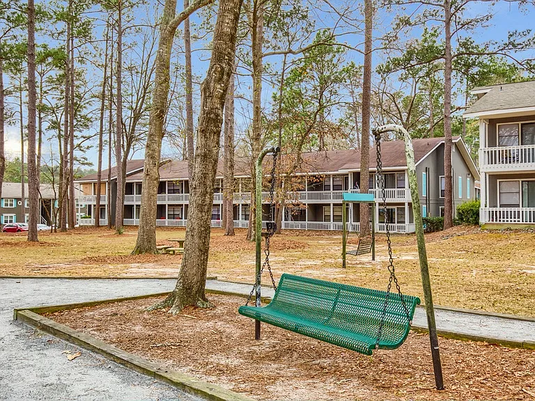 Sandpiper Apartments — Photo 26