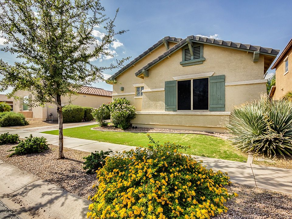 1st image of 888 E Bellerive Pl
