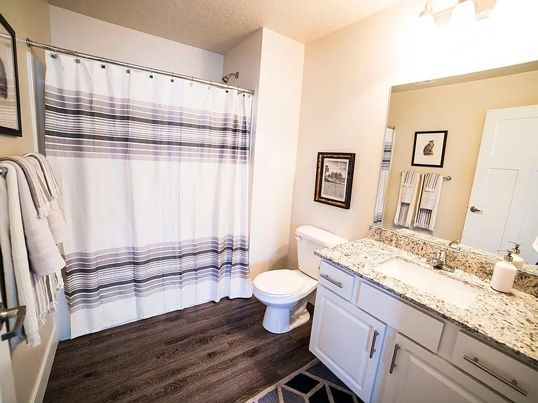 Draper Village Apartments — Photo 9