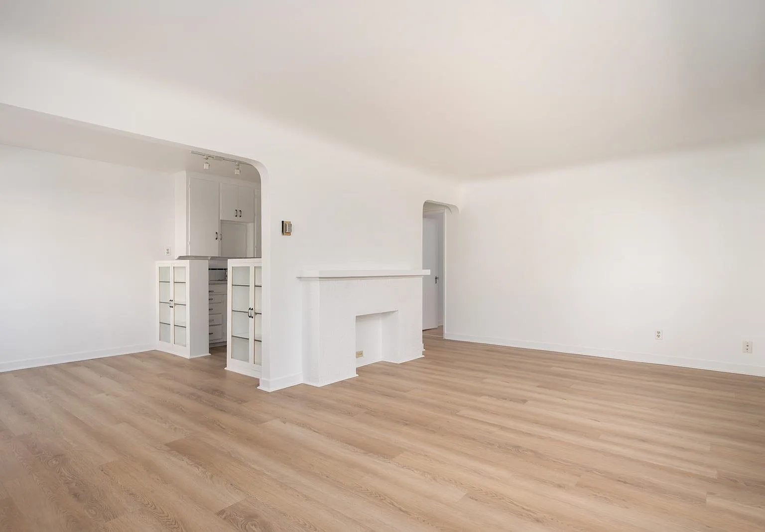 2 bed, 730 sqft, $1,600 — Photo 4