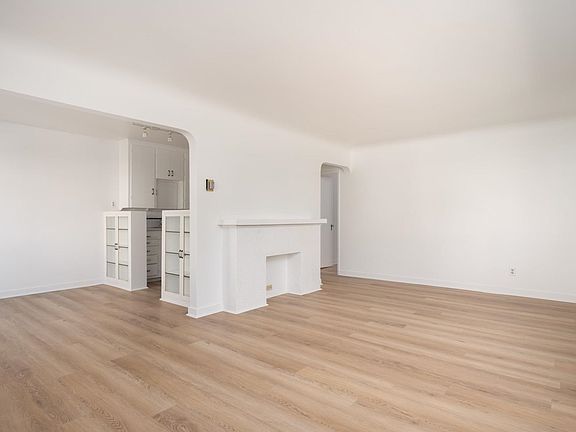 4th image of 735 Royal Ave #105
