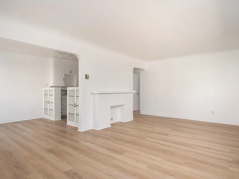 735 Royal Ave #105 — Photo 4