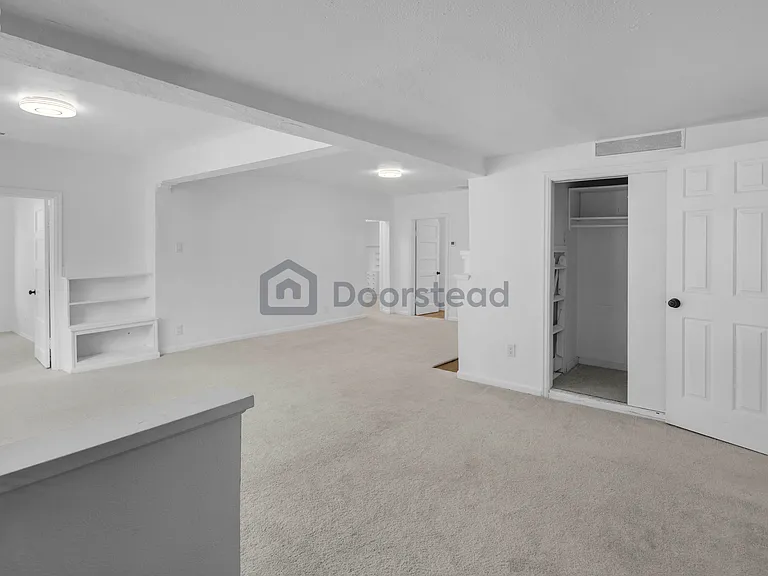 5536 38th Ave NE — Photo 7
