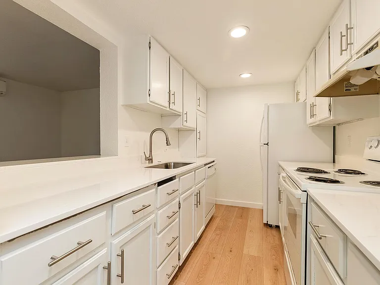 Crestwood Place — Photo 24