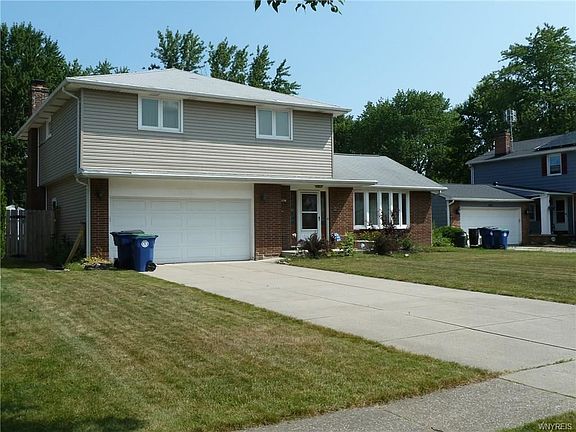 2nd image of 561 Cottonwood Dr