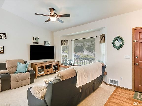 4th image of 9920 157th St E
