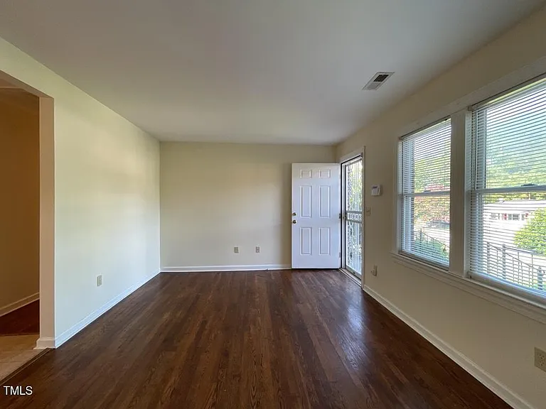 2721 Atlantic St — Photo 2