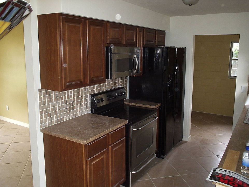 2nd image of 6401 W Clifton St