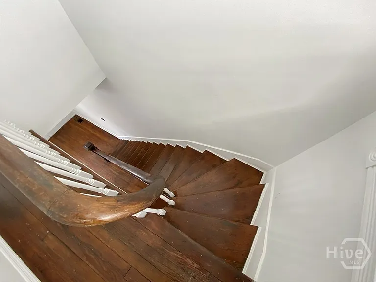506 E York St — Photo 25