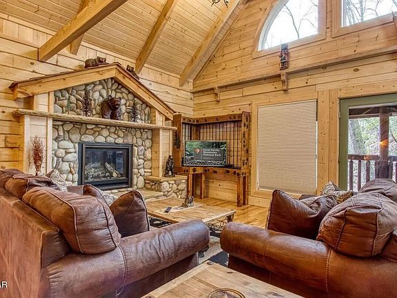 3rd image of 1170 Lower Alpine Way