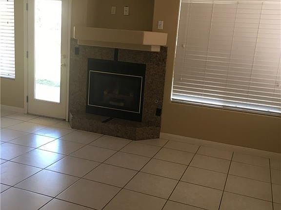 4th image of 872 Sparkle Ray Ave