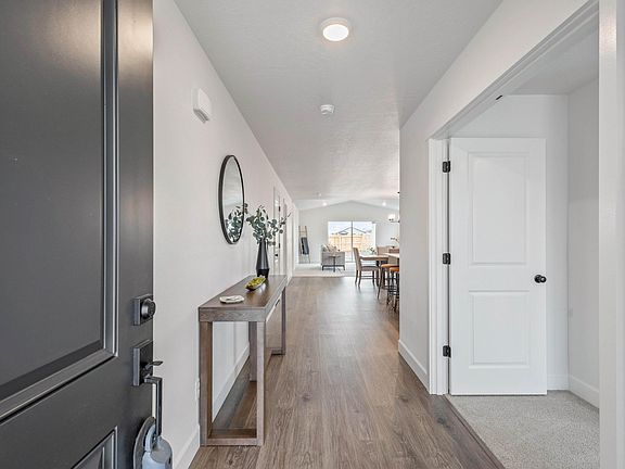 3rd image of 454 NW Monte Vista Ave #127