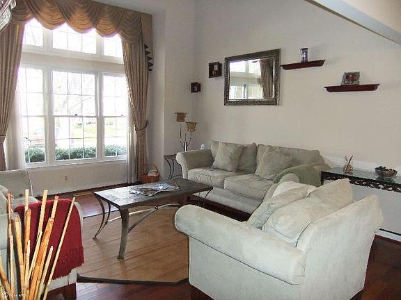 3rd image of 14365 Nandina Ct