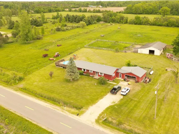 3861 Rhodes Rd, Rhodes, MI 48652