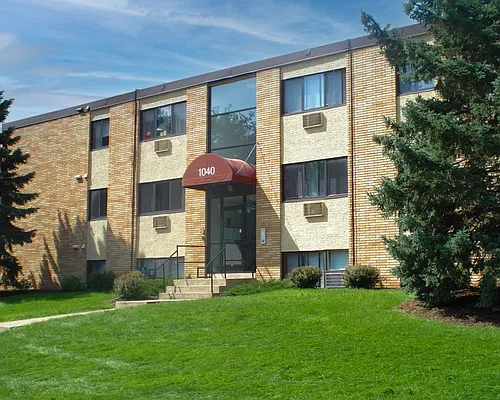 Clark Place Apartments & Townhomes Photo 1