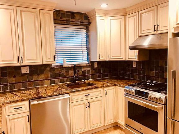 3rd image of 2563 44th St #1