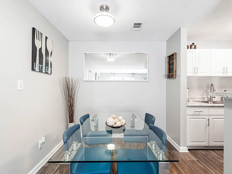 Rivercreek Apartments — Photo 1