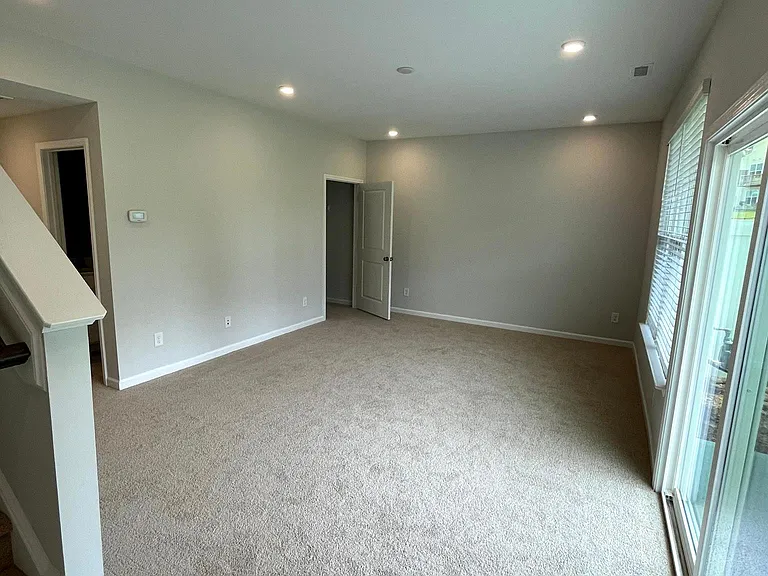 1036 Commack Dr — Photo 24