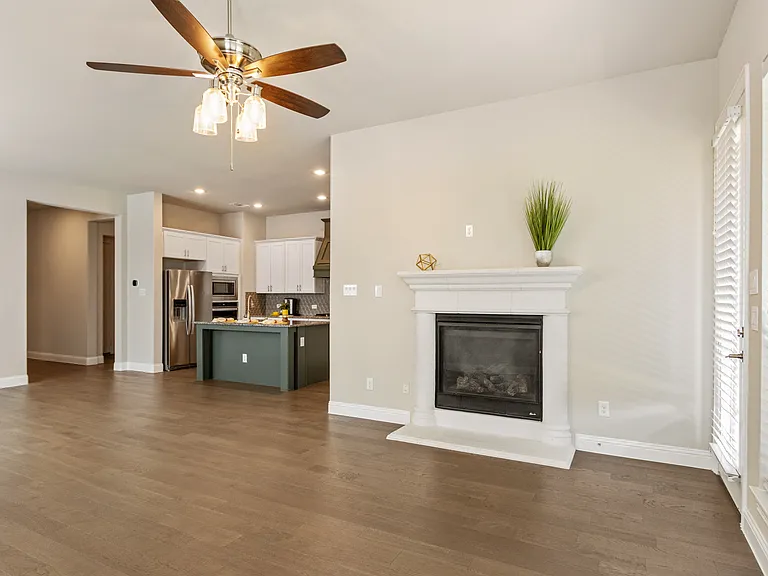 4129 Angelina Dr — Photo 7