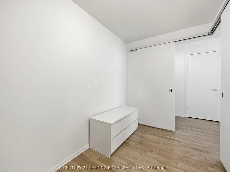 1 Bloor St E #3308 — Photo 8
