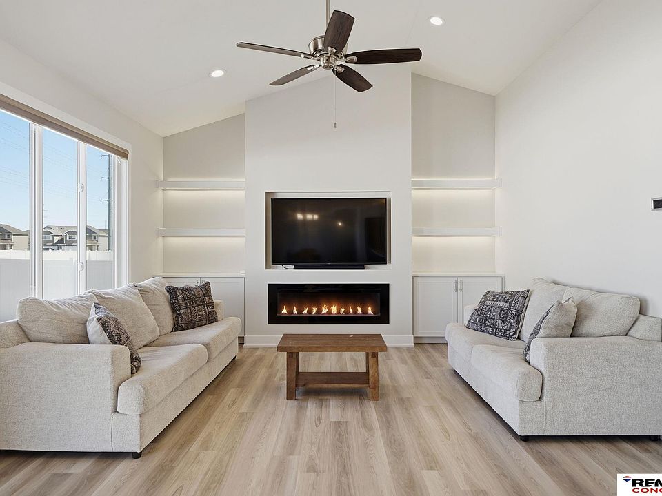 1st image of 836 W Miramonte Rd