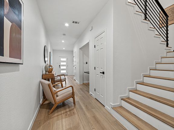 5th image of 2214 Hooper St
