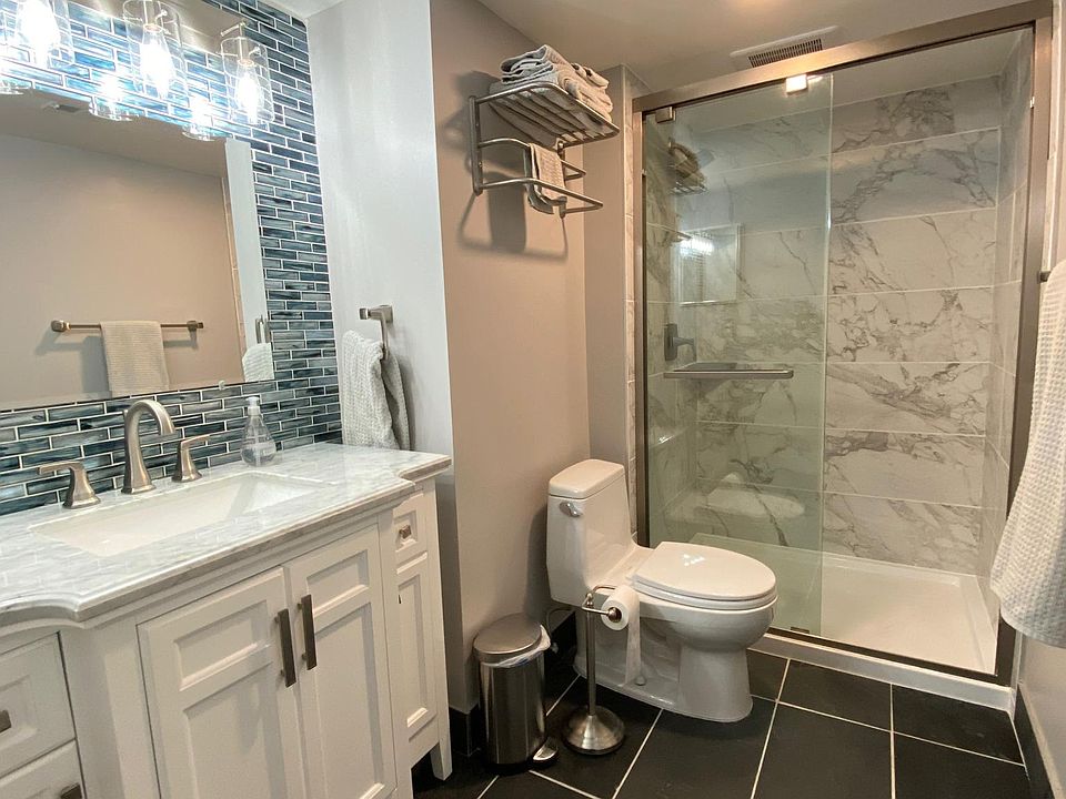 Primary bedroom ensuite full bathroom