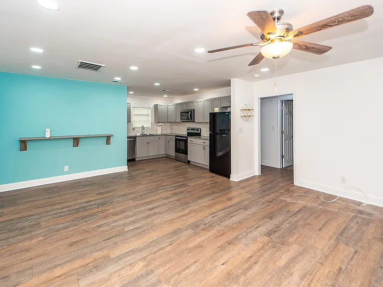 6933 Raymond Ave — Photo 6