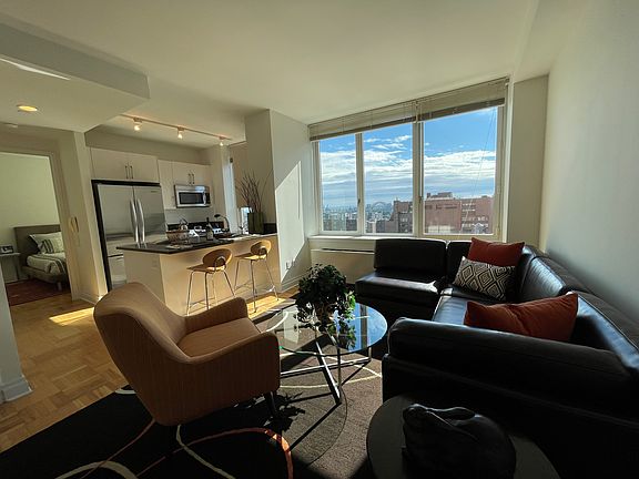 3rd image of 1510 Lexington Ave APT 17D