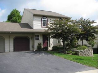 17 Sabrina St, Wernersville, PA 19565