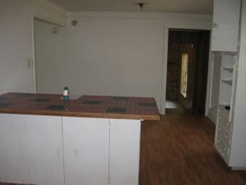 4th image of 337 Bedford Ct E