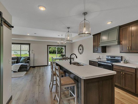 2nd image of 5815 Rivers Edge Dr