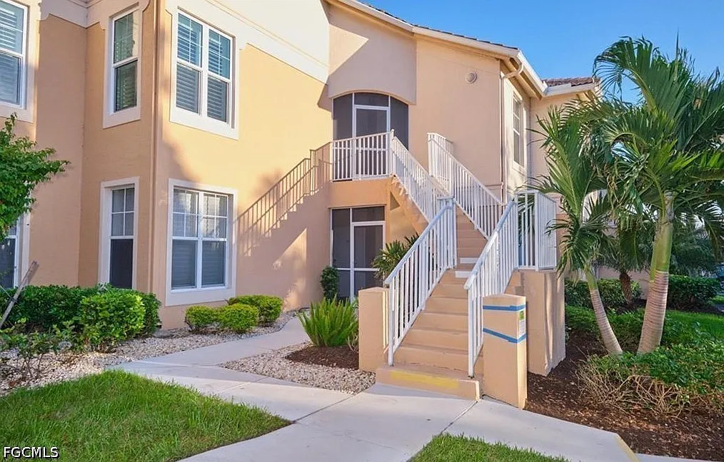 2 bed, 2.0 bath, 1348 sqft, $2,000 — Photo 2