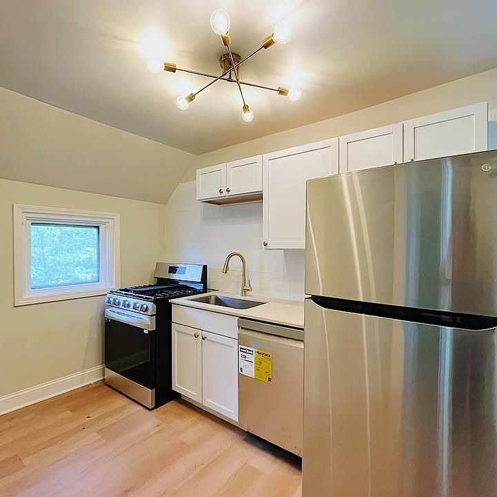 1st image of 826 20th Ave NE APT 2