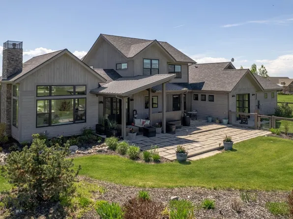 207 Glenbrook Ln, Belgrade, MT 59714