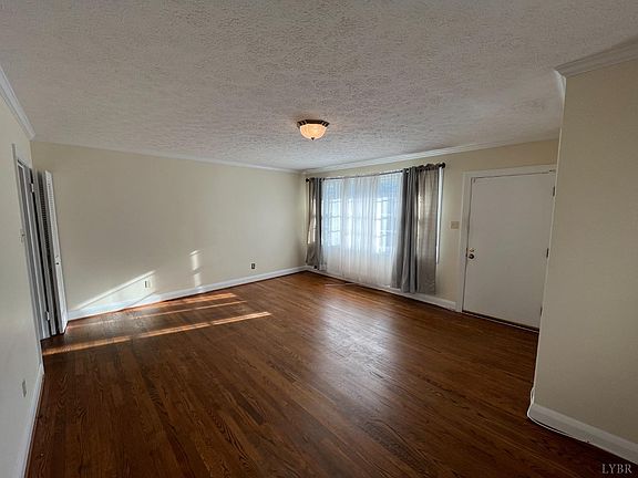 5th image of 717 Mansfield Ave